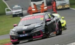 Scalextric C4317 Honda Civic Type R - BTCC 2021 - Jade Edwards